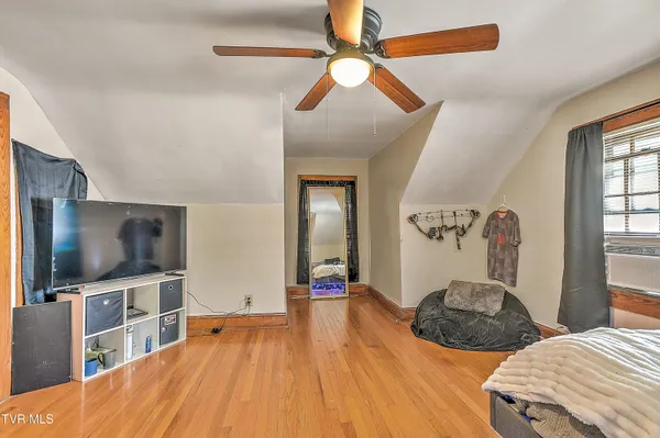 $389,900 | 200-202 Main Street West, Mount Carmel, TN 37645