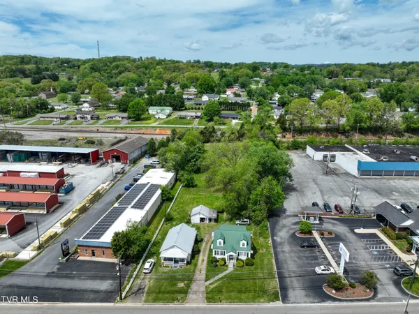 $389,900 | 200-202 Main Street West, Mount Carmel, TN 37645