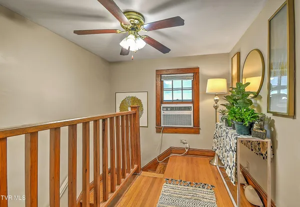 $389,900 | 200-202 Main Street West, Mount Carmel, TN 37645