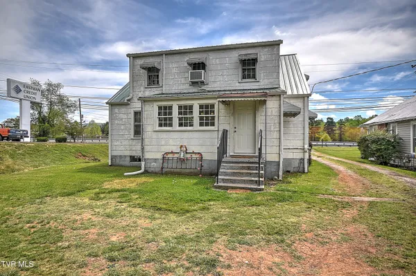 $389,900 | 200-202 Main Street West, Mount Carmel, TN 37645