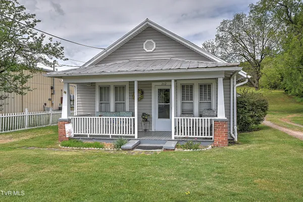 $389,900 | 200-202 Main Street West, Mount Carmel, TN 37645