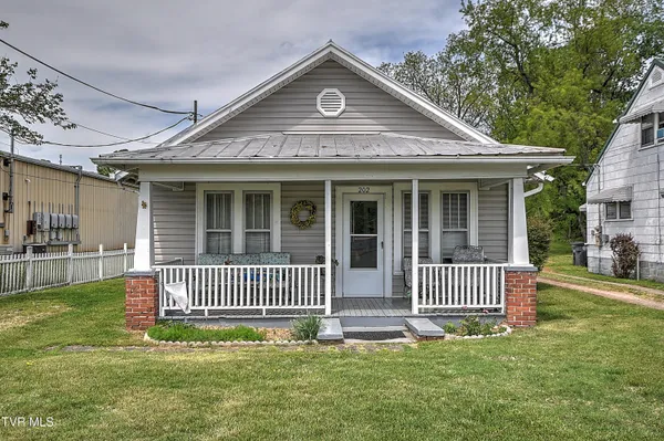 $389,900 | 200-202 Main Street West, Mount Carmel, TN 37645