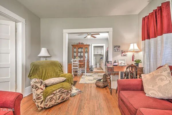 $389,900 | 200-202 Main Street West, Mount Carmel, TN 37645
