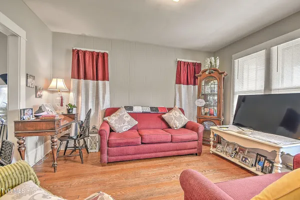 $389,900 | 200-202 Main Street West, Mount Carmel, TN 37645