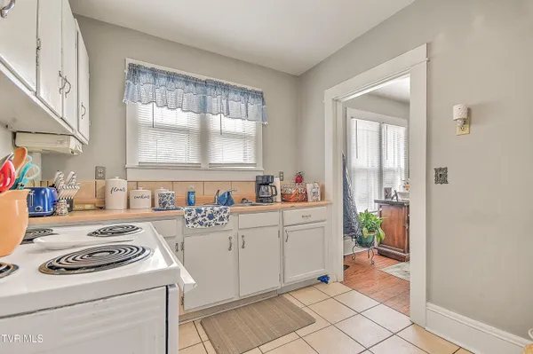 $389,900 | 200-202 Main Street West, Mount Carmel, TN 37645