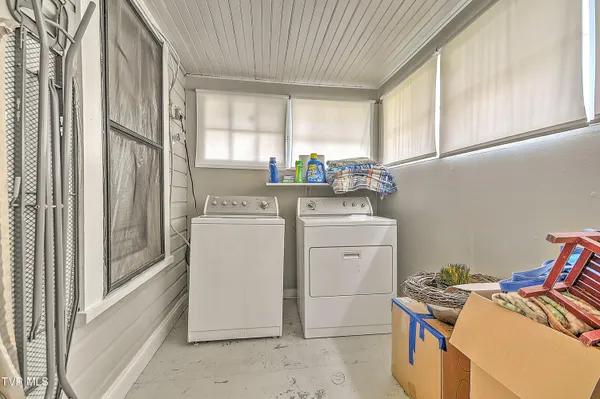 $389,900 | 200-202 Main Street West, Mount Carmel, TN 37645