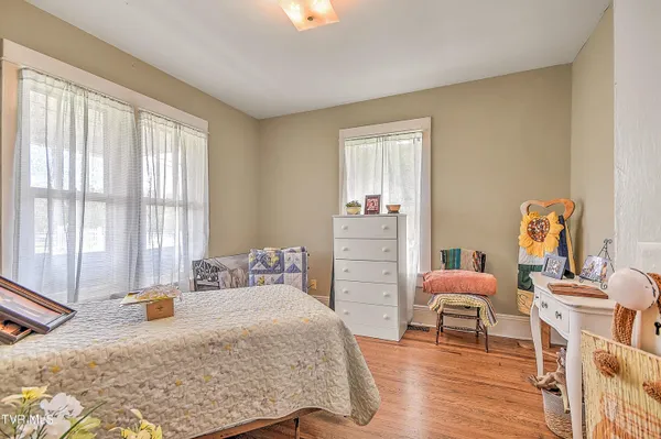 $389,900 | 200-202 Main Street West, Mount Carmel, TN 37645