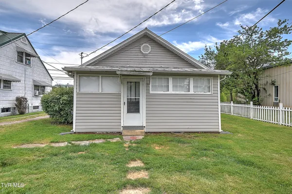 $389,900 | 200-202 Main Street West, Mount Carmel, TN 37645
