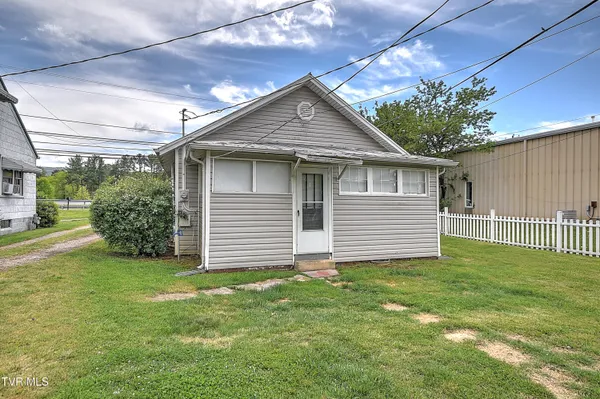 $389,900 | 200-202 Main Street West, Mount Carmel, TN 37645