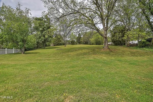 $389,900 | 200-202 Main Street West, Mount Carmel, TN 37645