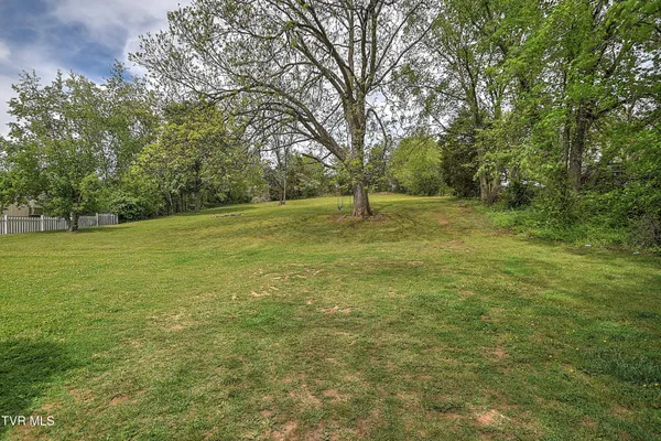 $389,900 | 200-202 Main Street West, Mount Carmel, TN 37645