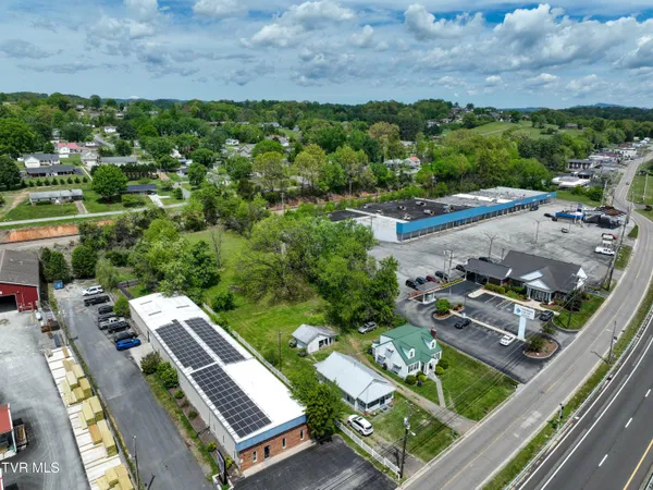 $389,900 | 200-202 Main Street West, Mount Carmel, TN 37645
