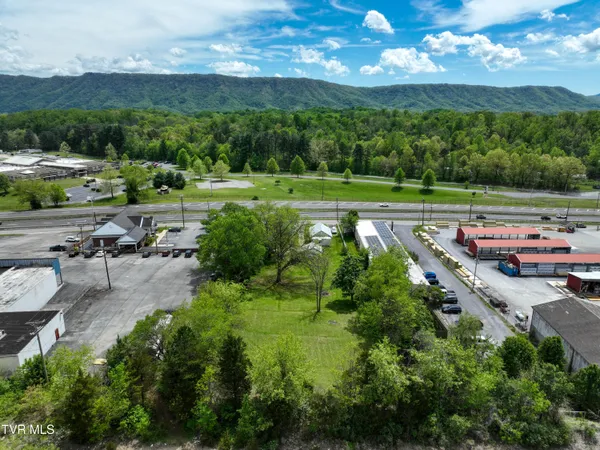 $389,900 | 200-202 Main Street West, Mount Carmel, TN 37645