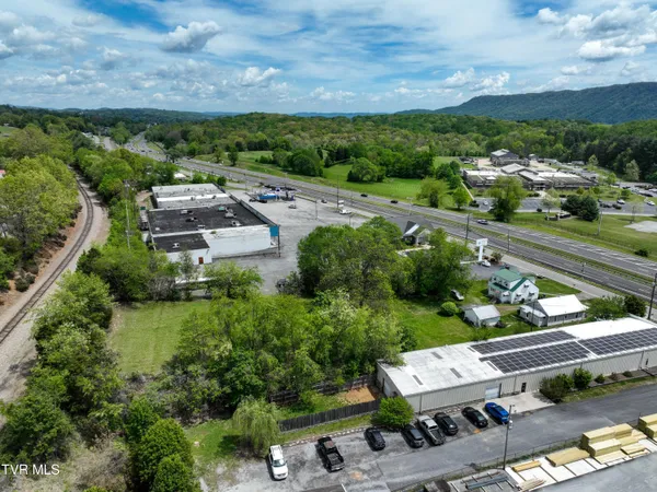 $389,900 | 200-202 Main Street West, Mount Carmel, TN 37645