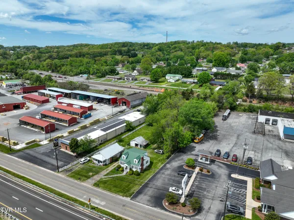 $389,900 | 200-202 Main Street West, Mount Carmel, TN 37645