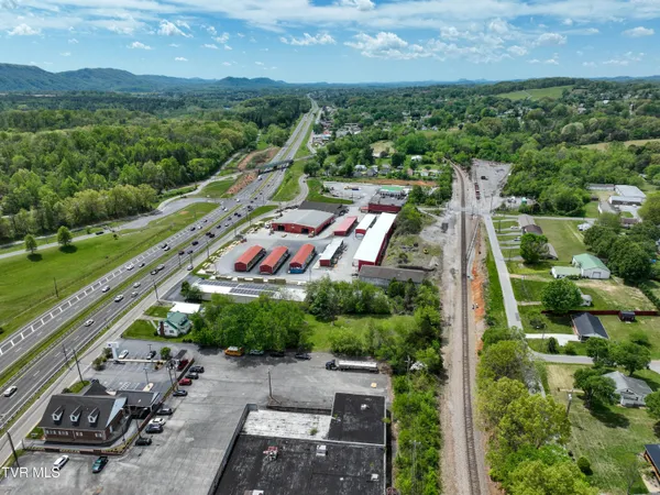 $389,900 | 200-202 Main Street West, Mount Carmel, TN 37645
