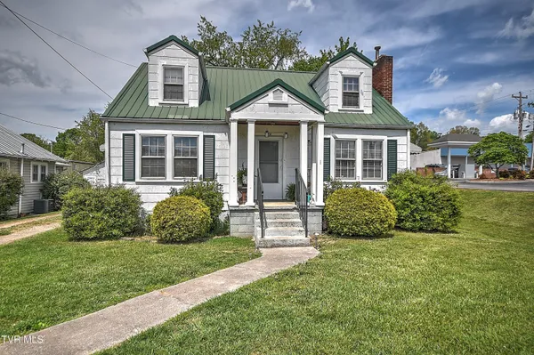 $389,900 | 200-202 Main Street West, Mount Carmel, TN 37645