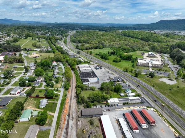 $389,900 | 200-202 Main Street West, Mount Carmel, TN 37645
