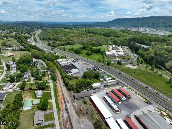 $389,900 | 200-202 Main Street West, Mount Carmel, TN 37645