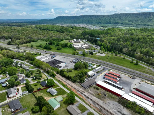 $389,900 | 200-202 Main Street West, Mount Carmel, TN 37645