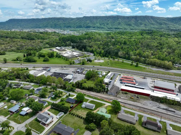 $389,900 | 200-202 Main Street West, Mount Carmel, TN 37645