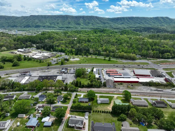 $389,900 | 200-202 Main Street West, Mount Carmel, TN 37645