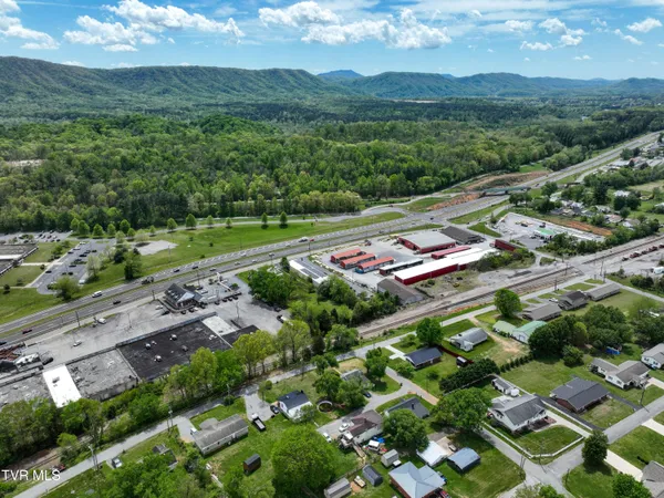 $389,900 | 200-202 Main Street West, Mount Carmel, TN 37645