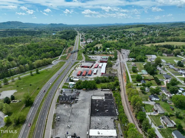 $389,900 | 200-202 Main Street West, Mount Carmel, TN 37645
