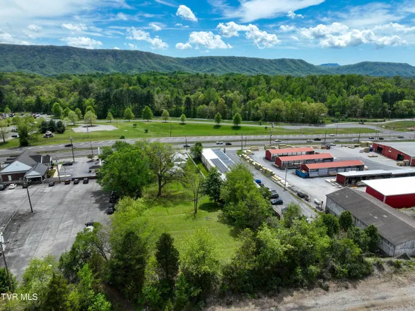 $389,900 | 200-202 Main Street West, Mount Carmel, TN 37645