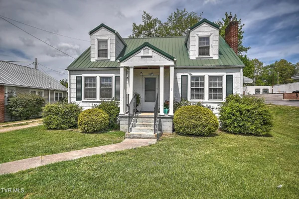 $389,900 | 200-202 Main Street West, Mount Carmel, TN 37645
