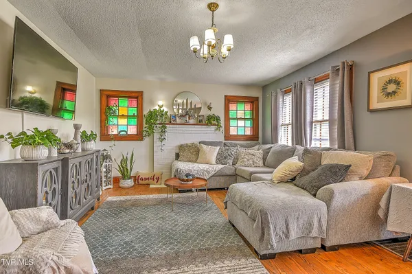 $389,900 | 200-202 Main Street West, Mount Carmel, TN 37645