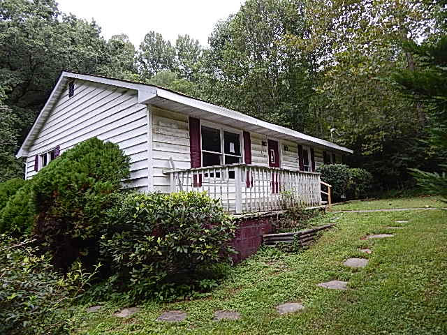 140 Adcock Hollow Road Coalfield, TN 37748 - Photo 3 of 11 Front - Side