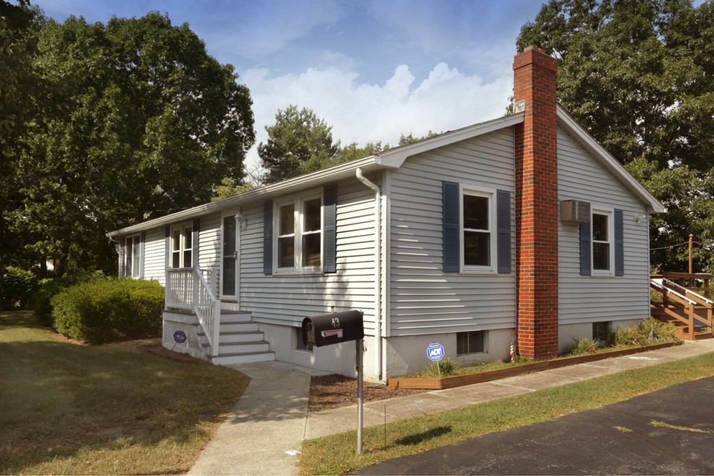 43 Donegal Road Peabody, MA 01960 - Photo 2 of 22 Gallery Image 2