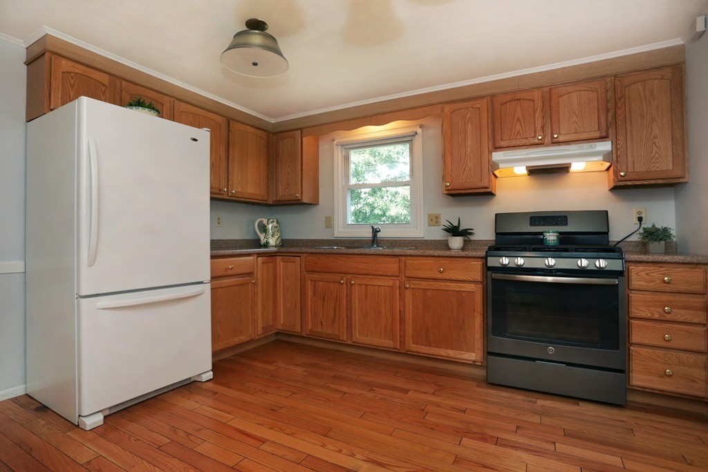 43 Donegal Road Peabody, MA 01960 - Photo 9 of 22 Gallery Image 9
