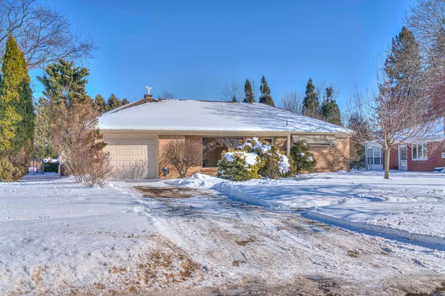 $179,900 | 1031 South Durand Street, Jackson, MI 49203