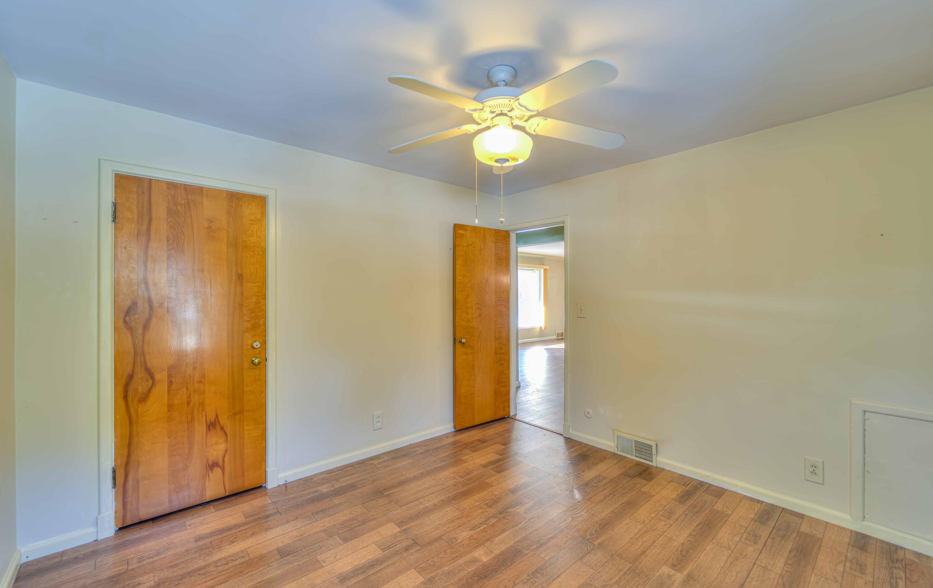 1031 South Durand Street Jackson, MI 49203 - Photo 11 of 22 1031 S Durand 18