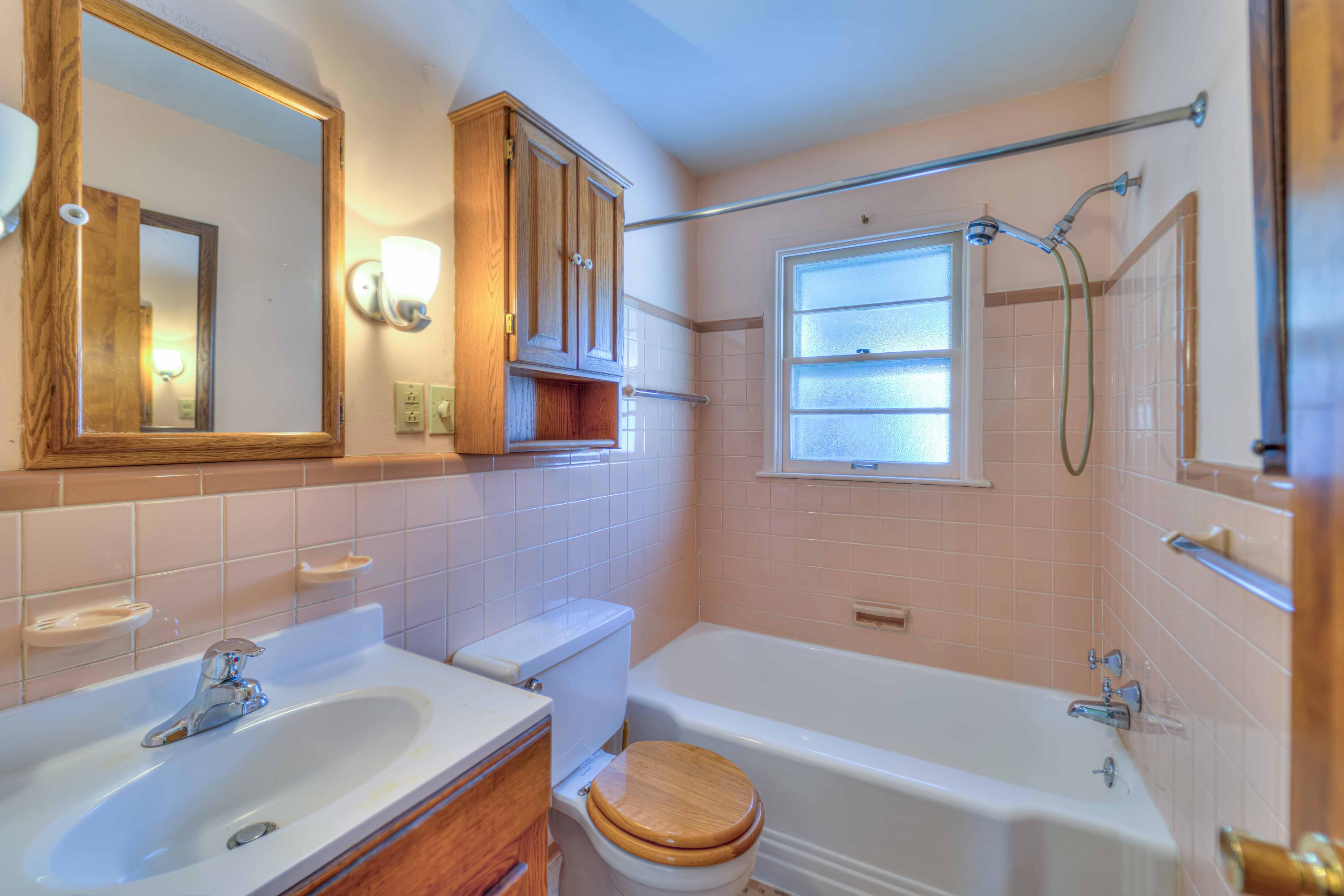 1031 South Durand Street Jackson, MI 49203 - Photo 12 of 22 1031 S Durand 19