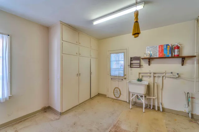 $179,900 | 1031 South Durand Street, Jackson, MI 49203