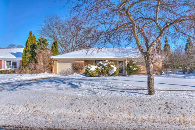 $179,900 | 1031 South Durand Street, Jackson, MI 49203