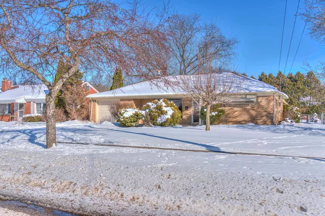 $179,900 | 1031 South Durand Street, Jackson, MI 49203