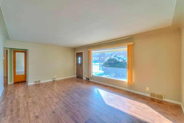 $179,900 | 1031 South Durand Street, Jackson, MI 49203