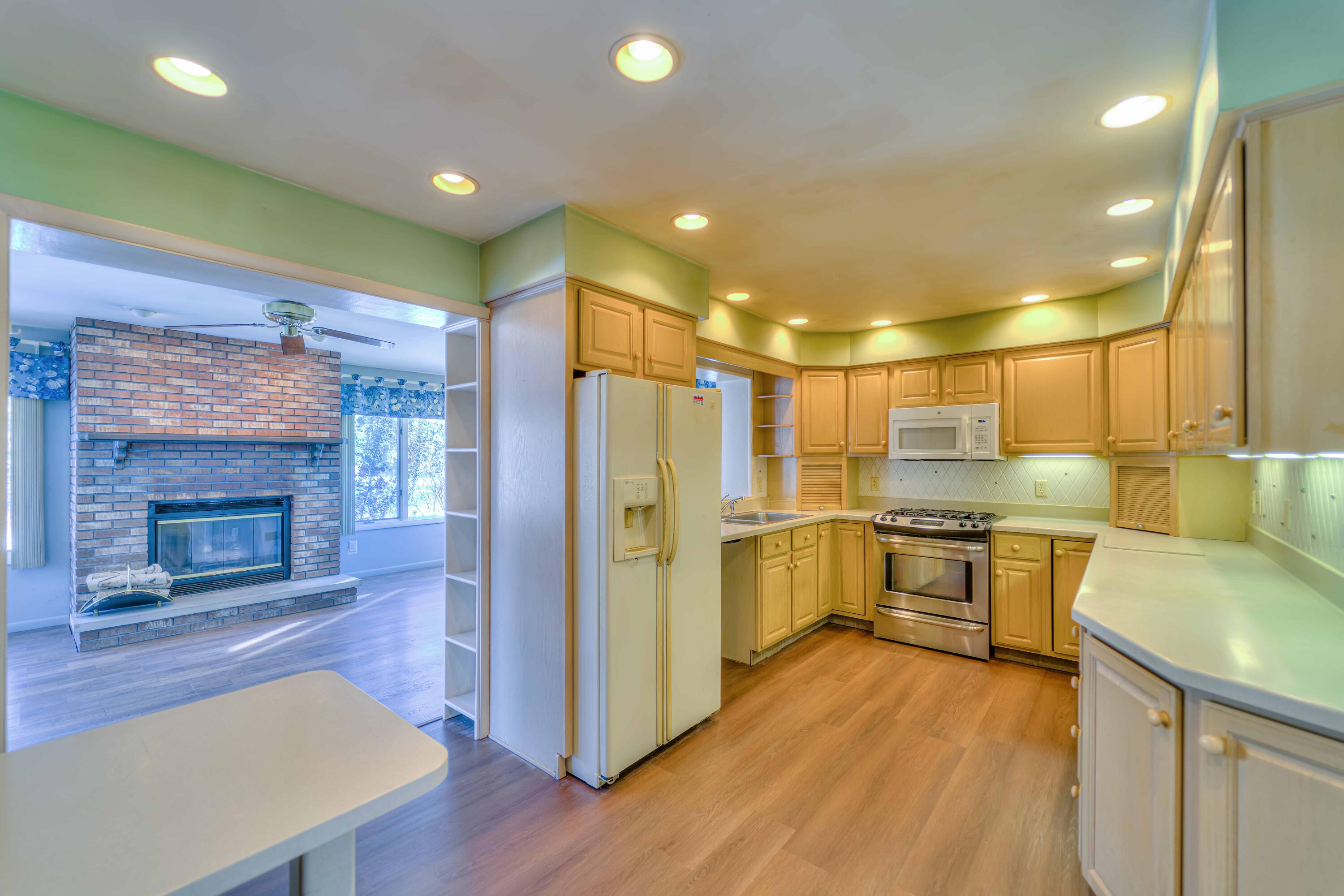 1031 South Durand Street Jackson, MI 49203 - Photo 5 of 22 1031 S Durand 11