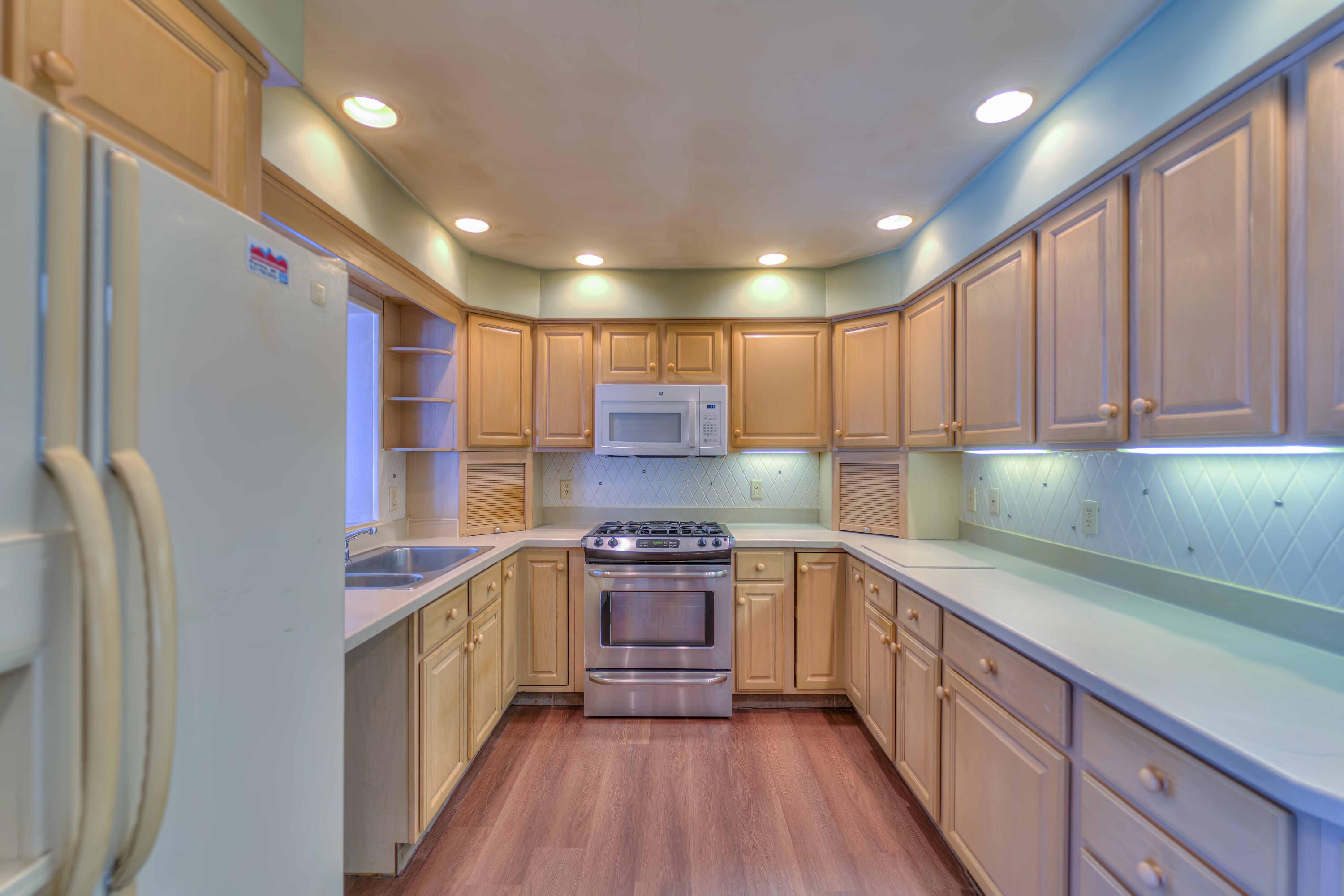 1031 South Durand Street Jackson, MI 49203 - Photo 6 of 22 1031 S Durand 12