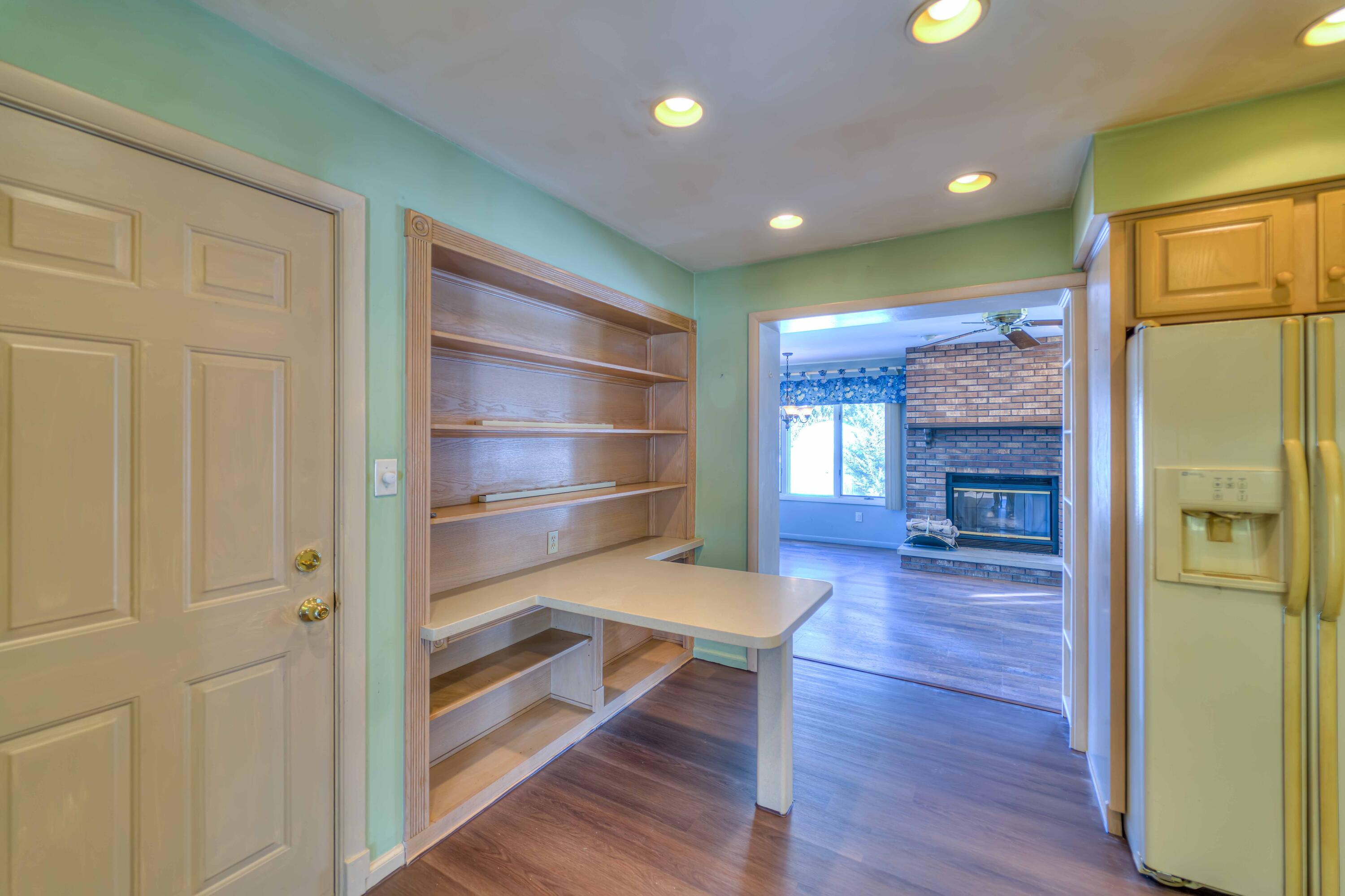 1031 South Durand Street Jackson, MI 49203 - Photo 7 of 22 1031 S Durand 13