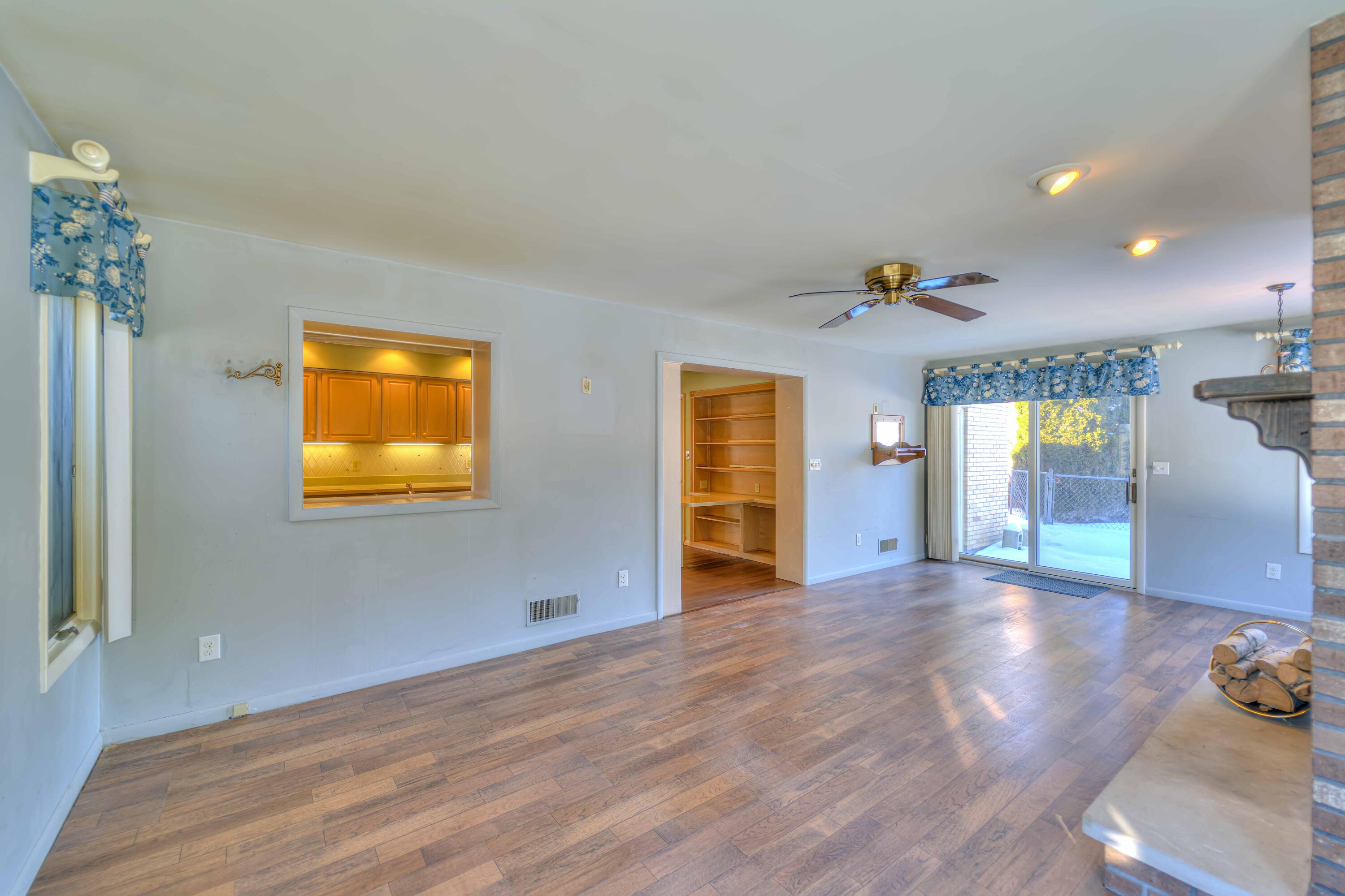 1031 South Durand Street Jackson, MI 49203 - Photo 8 of 22 1031 S Durand 14