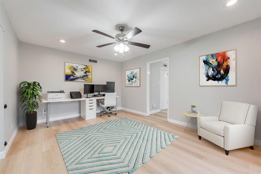 Stage photo of the bonus room. 