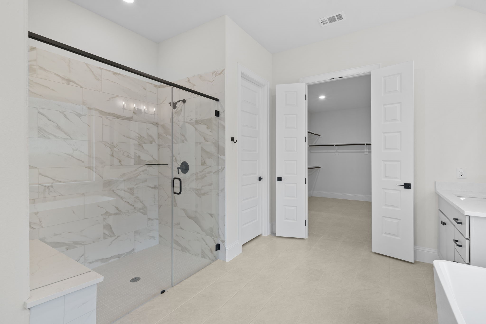 648 Cross Timbers Trace Hempstead, TX 77445 - Photo 24 of 40 a bathroom with a shower and a tub