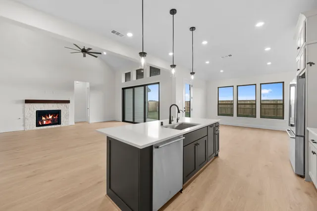 $534,990 | 648 Cross Timbers Trace, Hempstead, TX 77445