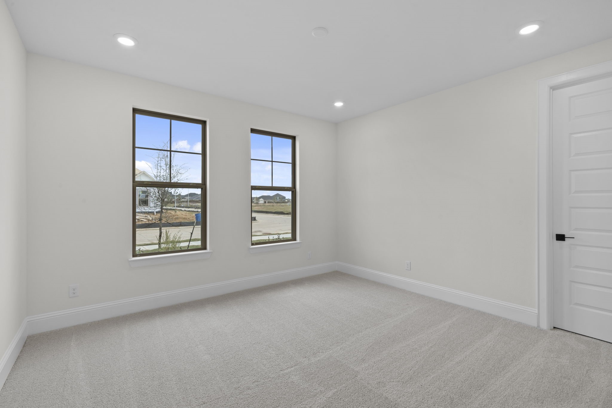 648 Cross Timbers Trace Hempstead, TX 77445 - Photo 8 of 40 an empty room with windows