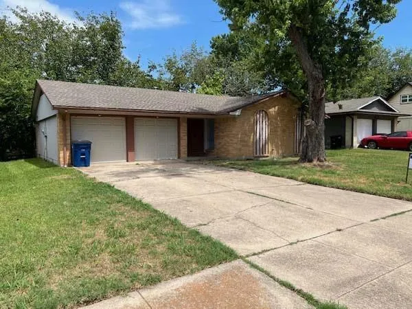 $1,800 | 806 Phillips Drive, Ennis, TX 75119